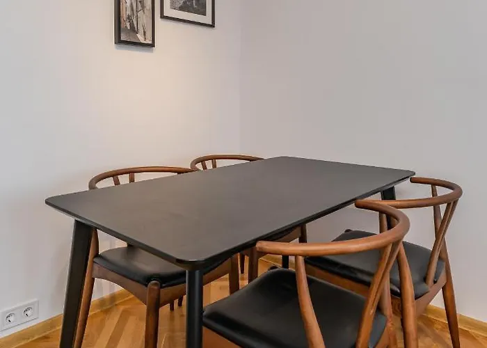 Industrial 2bd Flat - 3 Min To Metro & Stadium شقة صوفيا