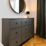 Industrial 2bd Flat - 3 Min To Metro & Stadium *