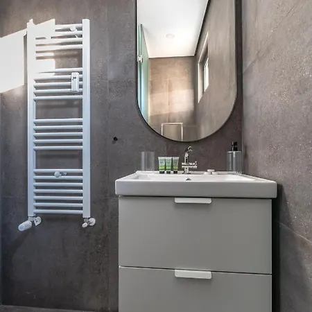 Industrial 2bd Flat - 3 Min To Metro & Stadium アパート ソフィア