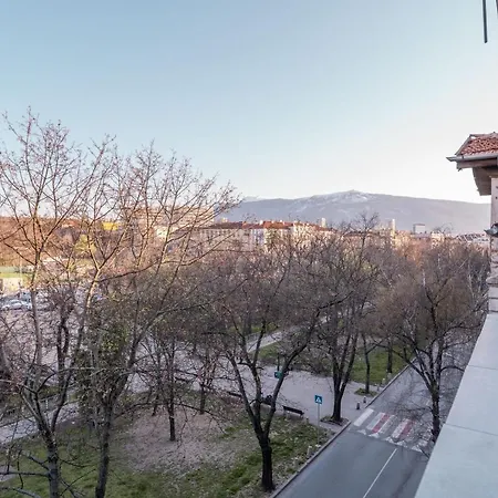 Industrial 2-bdr Flat By The National Stadium By Flat Mаnager