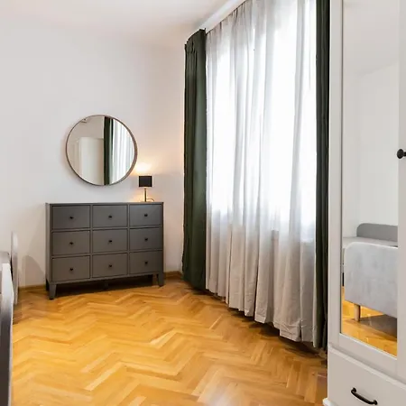 Industrial 2bd Flat - 3 Min To Metro & Stadium Daire Sofya