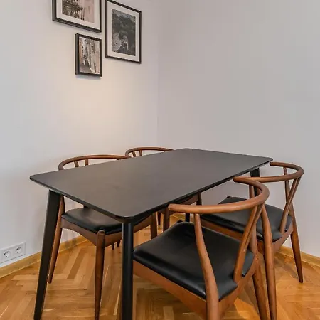 Industrial 2bd Flat - 3 Min To Metro & Stadium Daire Sofya