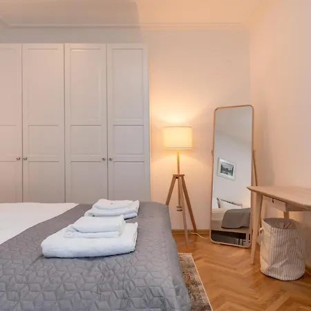 Industrial 2bd Flat - 3 Min To Metro & Stadium Lejlighed *