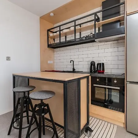 Industrial 2bd Flat - 3 Min To Metro & Stadium